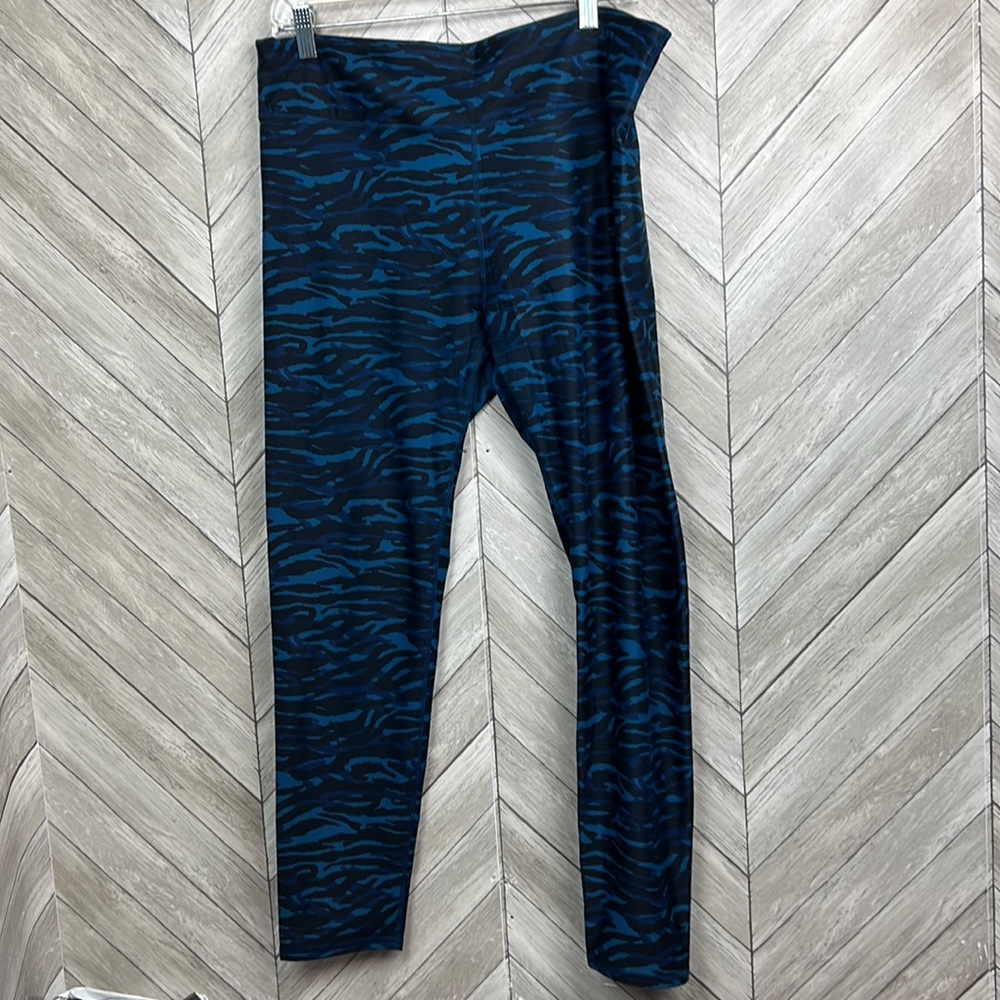 Fabletics Salar Printed Power Hold Leggings In Bl… - image 2